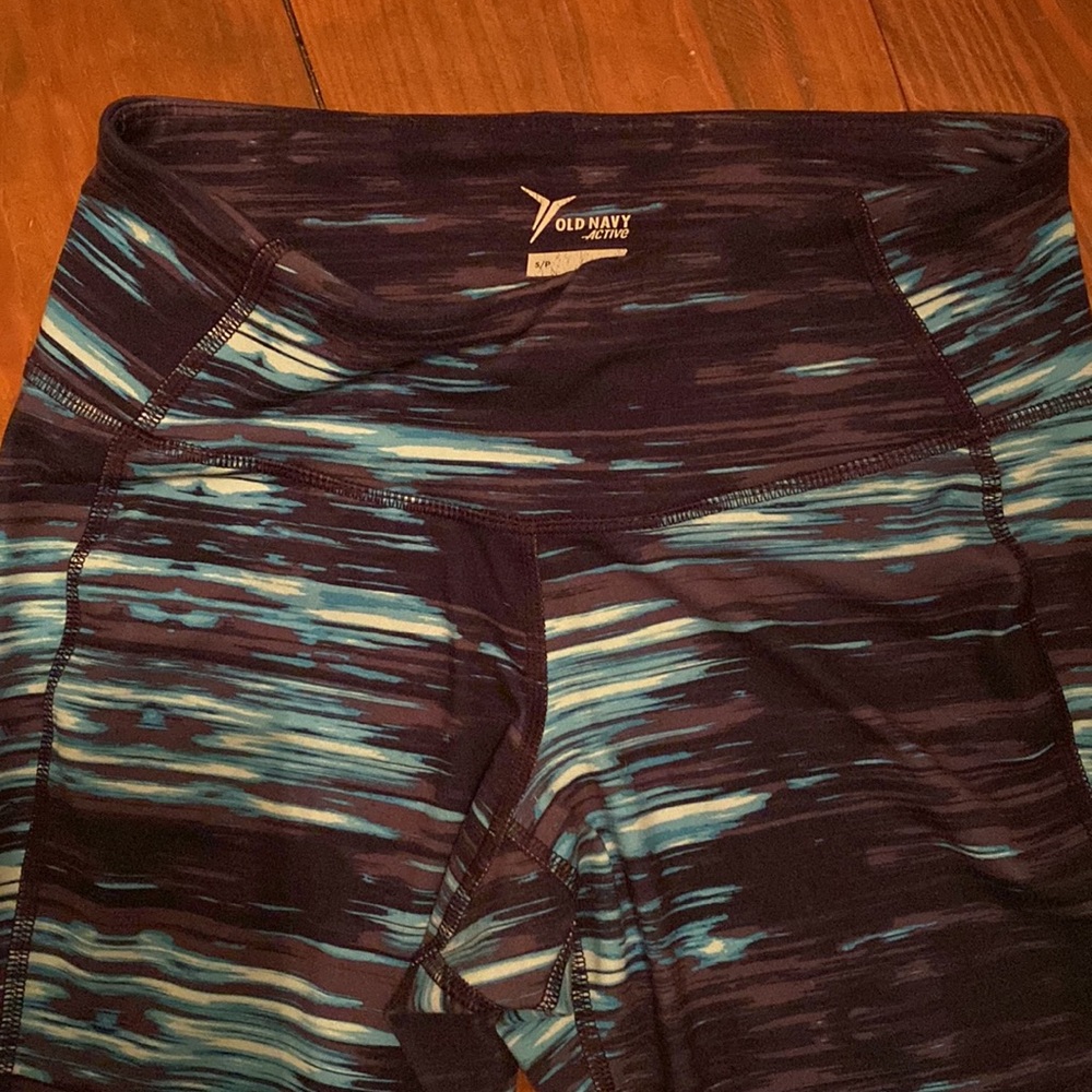 Old Navy Capri Leggings Size Small - Picture 3 of 4